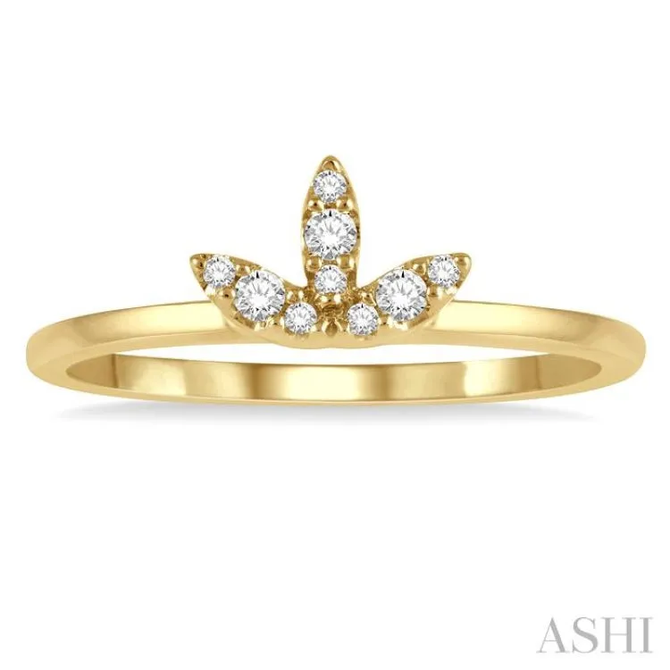 1/10 ctw Tri Leaf Round Cut Diamond Petite Fashion Ring in 10K Yellow Gold