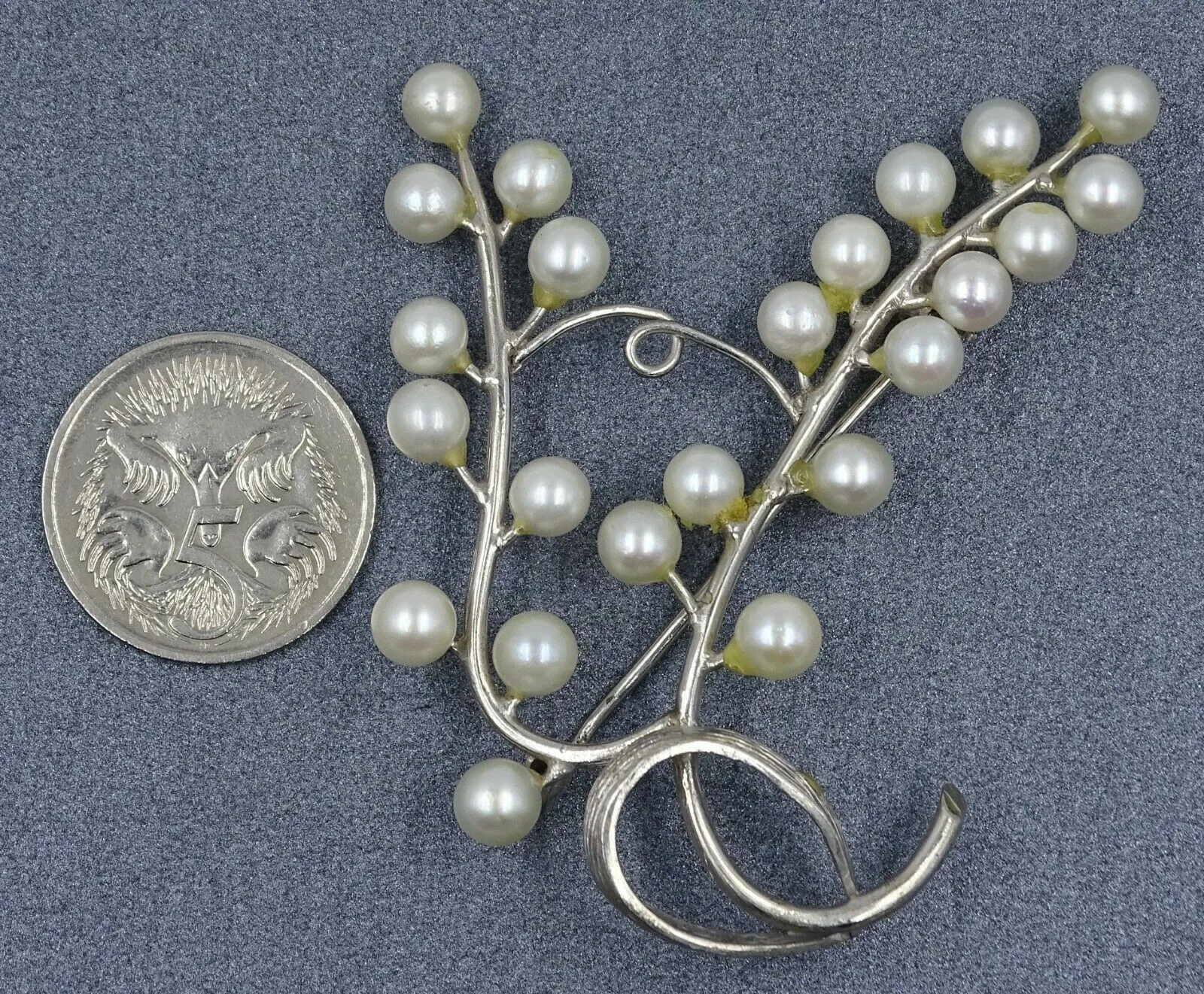 9ct White Gold Pearl Brooch