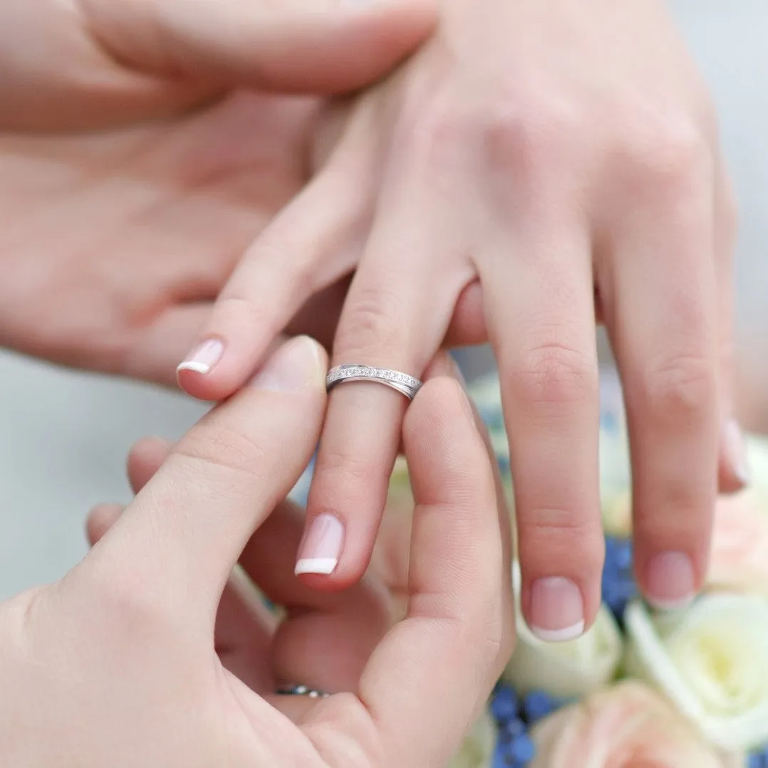 Couple Rings: Silver rhodium plated criss cross band ring