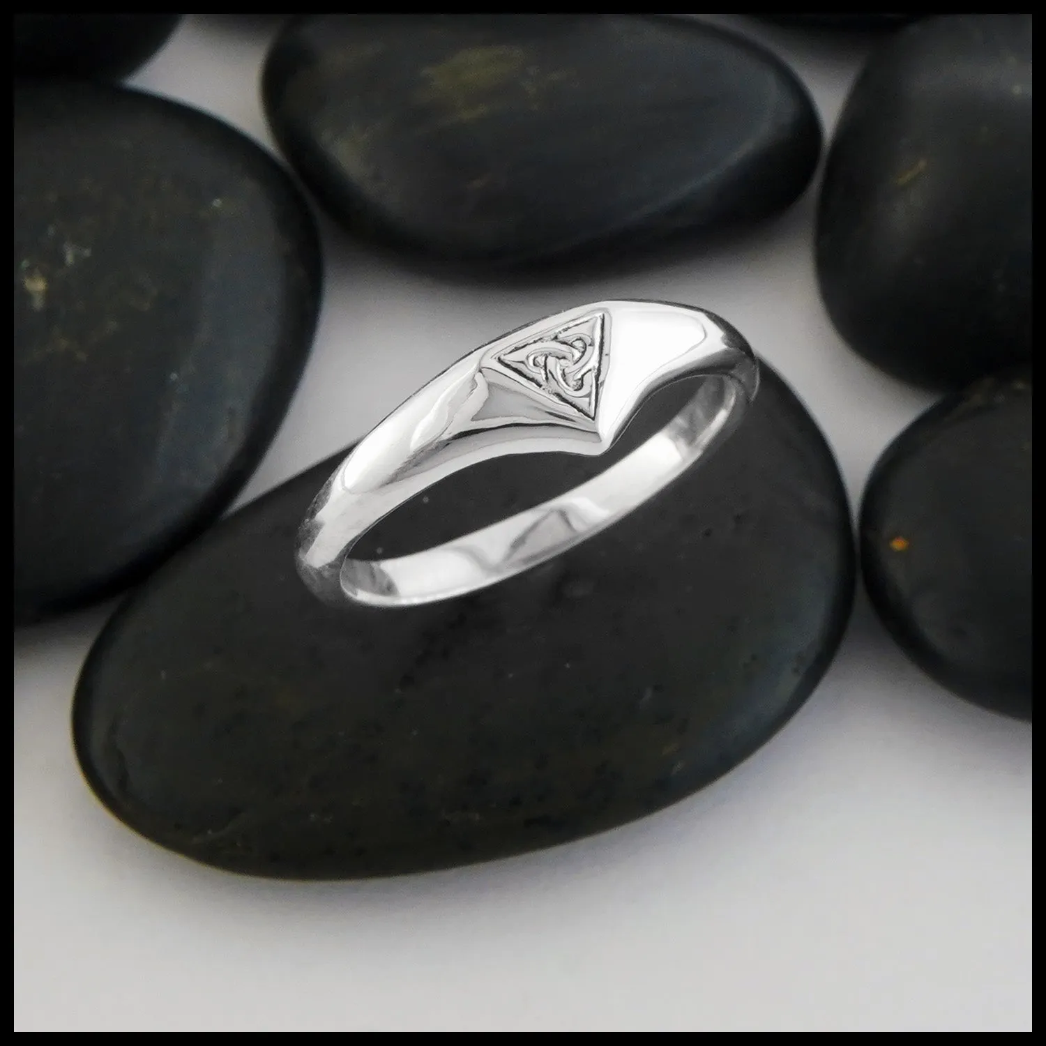 Narrow Trinity Knot Ring in Silver