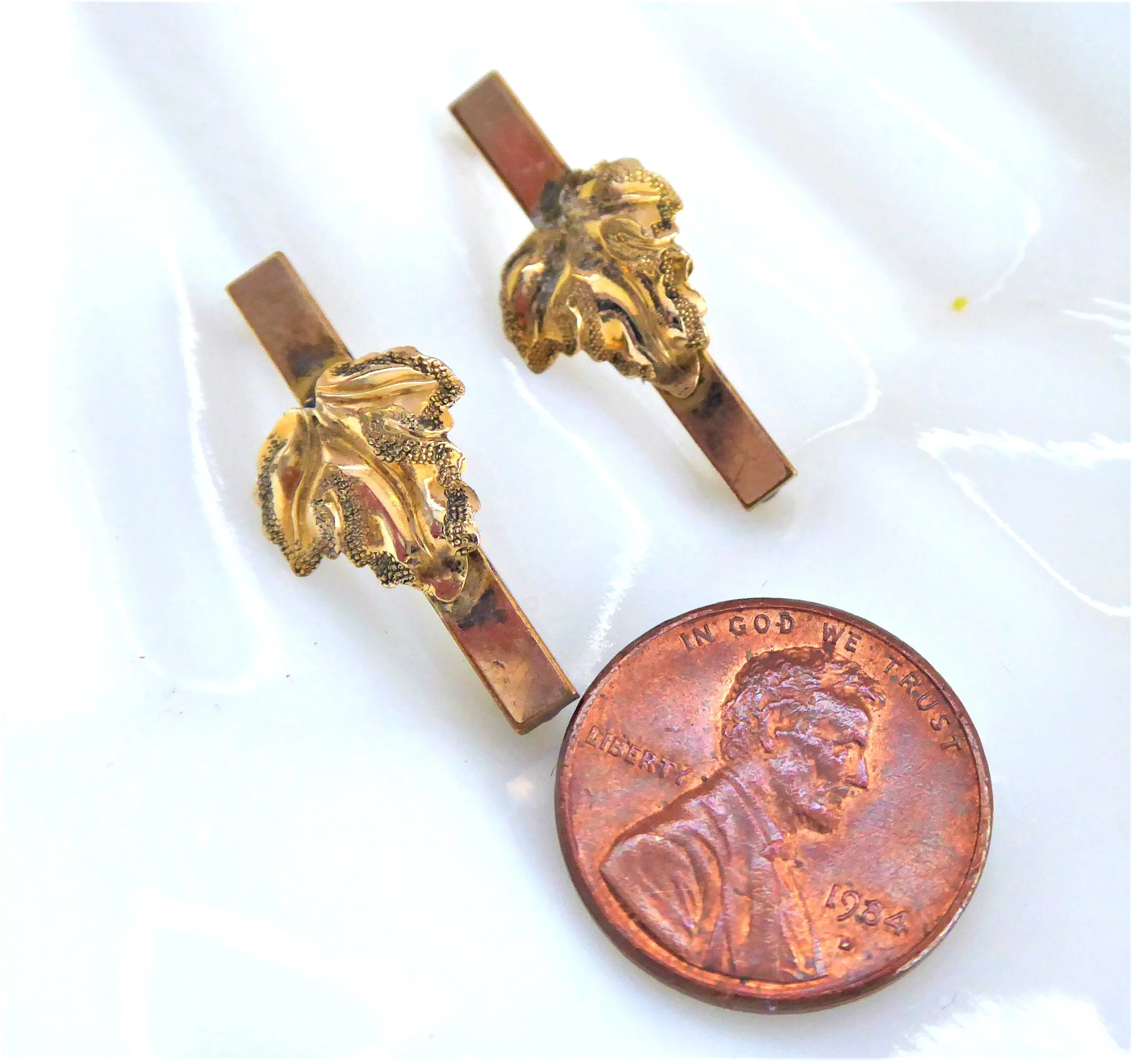 Pair of Lingerie Pins 1940-1950s Gold Plated Grape Leaves Dimensional Scatter