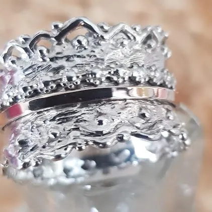 Romantic Spinner Rings for woman. Floral Lace Ring.