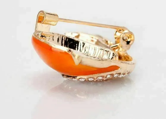 Stunning diamante gold plated orange snail brooch suit coat broach pin collar u