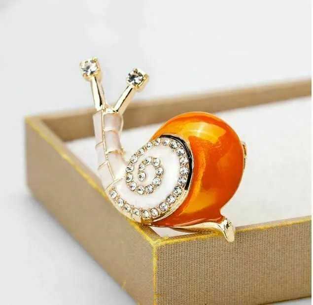 Stunning diamante gold plated orange snail brooch suit coat broach pin collar u