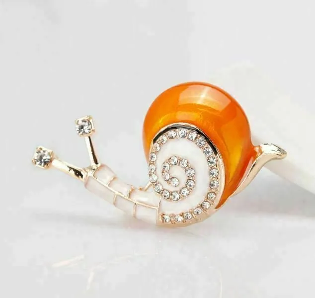 Stunning diamante gold plated orange snail brooch suit coat broach pin collar u