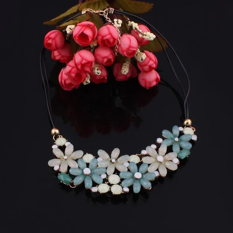 THE PERFECT BOUQUET NECKLACE