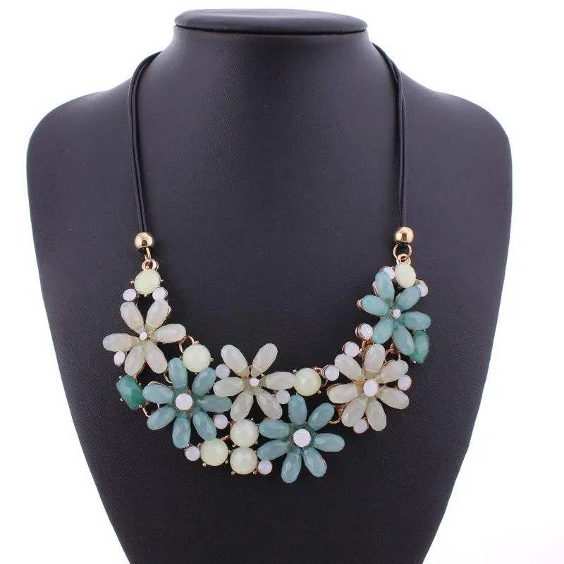 THE PERFECT BOUQUET NECKLACE